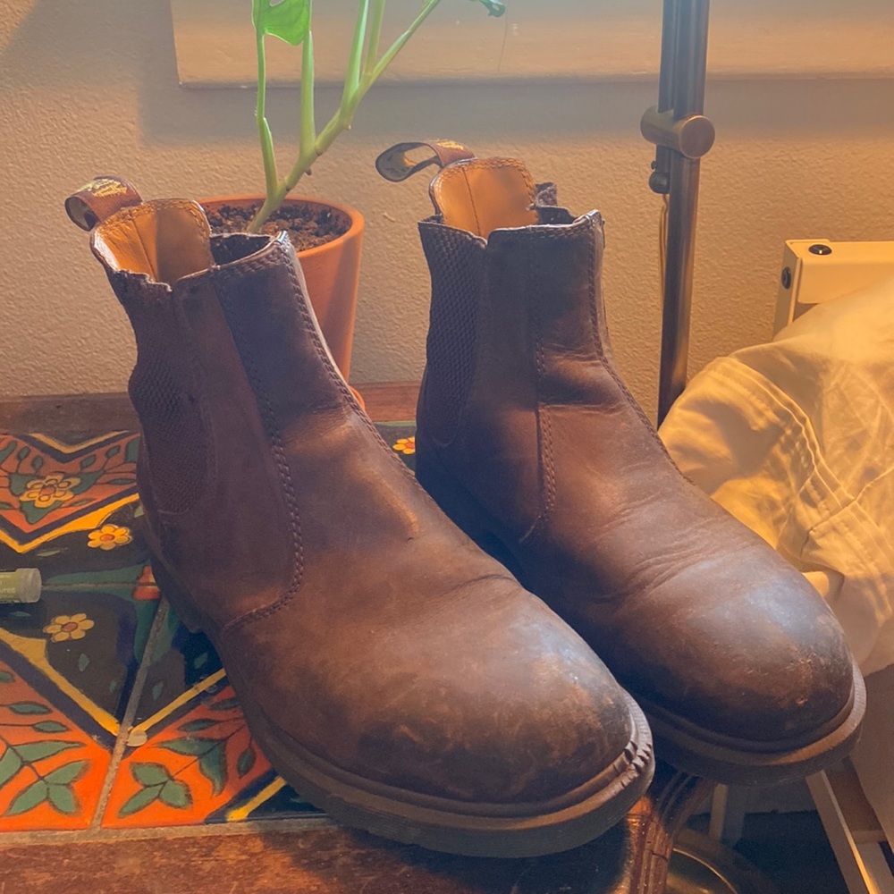 Doc Marten Chelsea boot